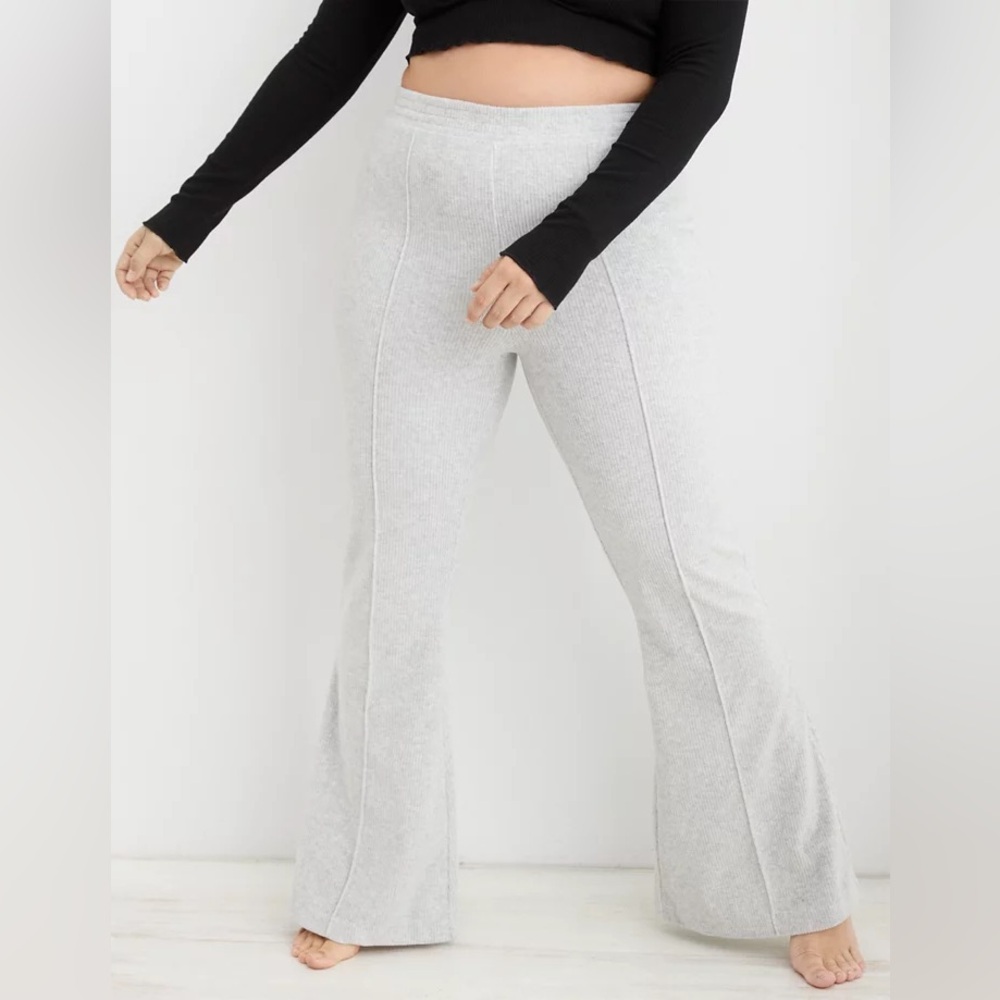 Aerie. Groove-On Rib Velour Flare Pant. Medium Heather Gray. Size Small.